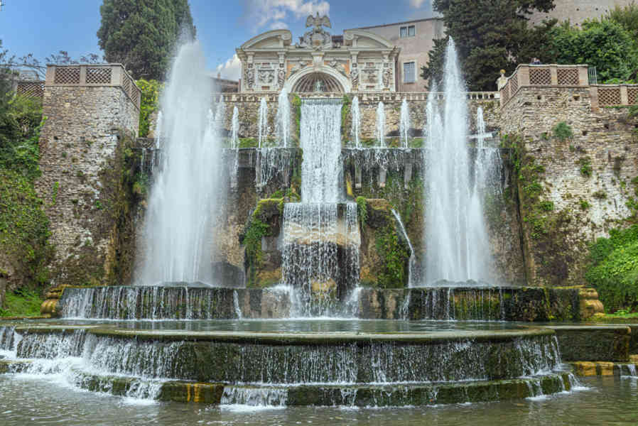 Italia - Tivoli 52 - Villa del Este - fontana di Nepptuno e Pechiere.jpg